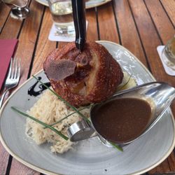 Brauwerk - Schweinshaxe mit Sauerkraut und Püree.