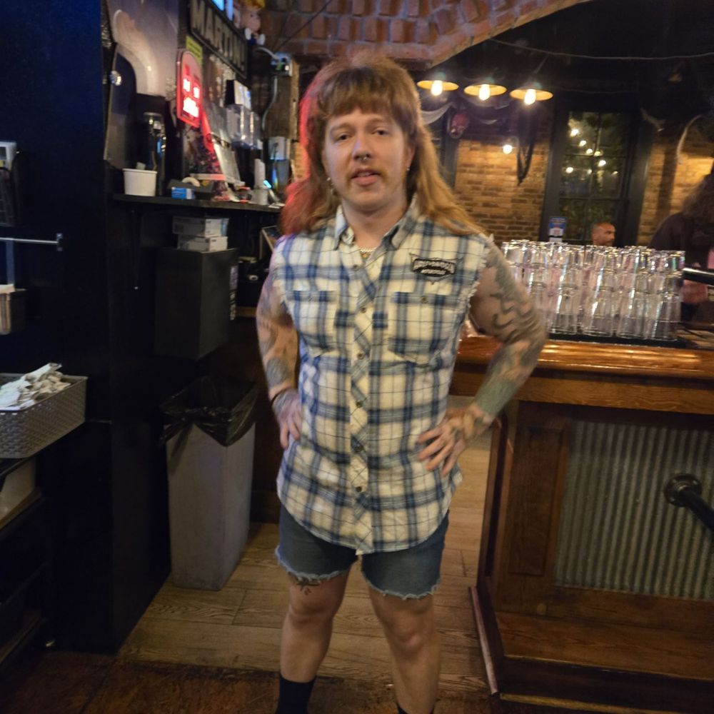 Eat Crow - Joe dirt was our server - Bars Near Me - St. Louis, Missouri