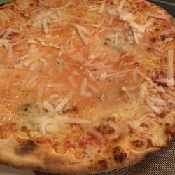 Restaurant Central - Pizza Quattro Formaggi