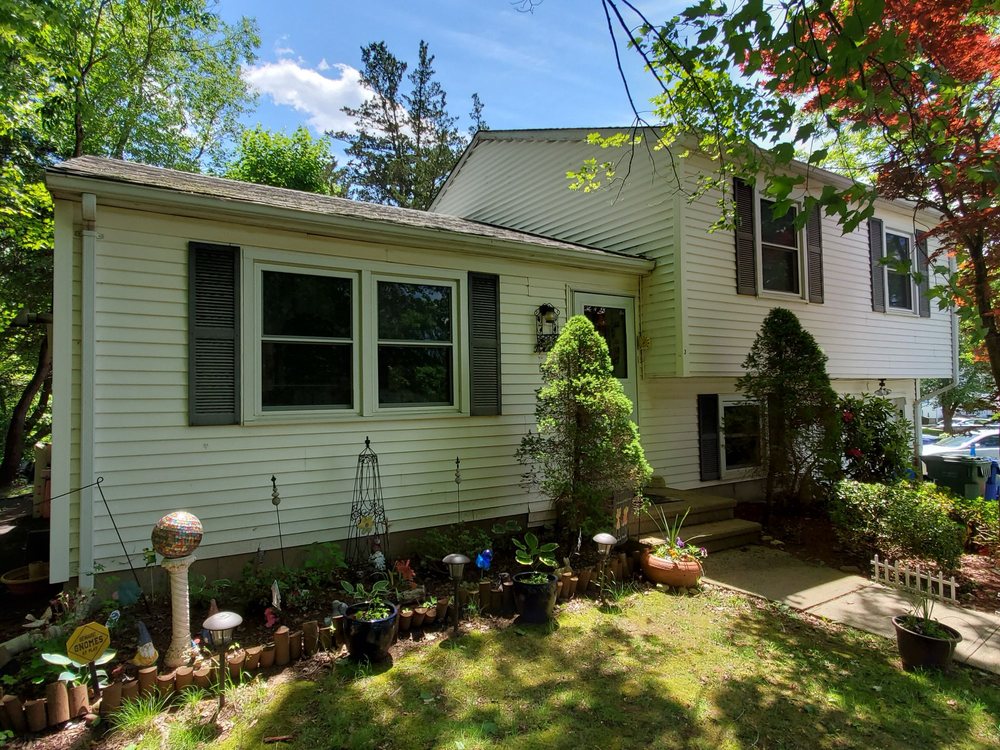 HUG A BUNCH DAYCARE 3 Avon Ct, Middletown, Connecticut Child Care