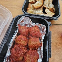 Pizza Port - Meatballs and garlic bread
