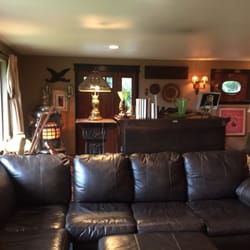 The Salish Seaside Escapes - Screech Owl living room area.