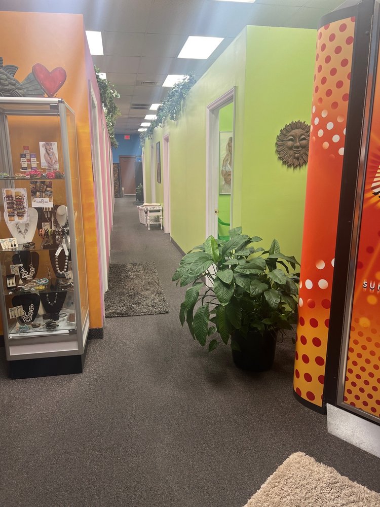 Bodyworks Tanning Logo