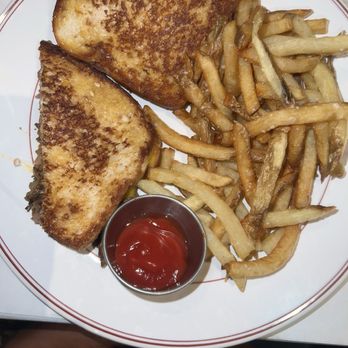 Char Restaurant - The Beefeater with fries - Steakhouses Near Me - Nashville, Tennessee