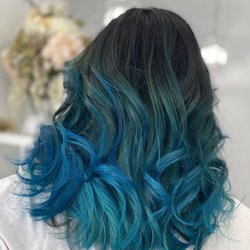 Pin Up Hair Studio - Mermaid hair vibes.