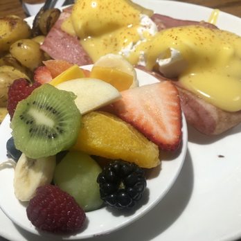 Angelina's - Eggs Benedict with turkey bacon - Breakfast & Brunch Near Me - New Westminster, British Columbia