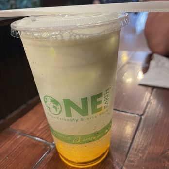 Between The Bricks - A Dirty Soda; Peaches & Cream - Sandwiches Near Me - Morristown, Tennessee
