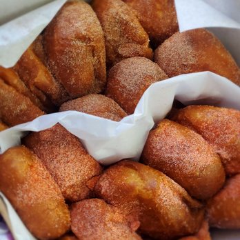 Leonard's Bakery Malasadamobile - Food Trucks Near Me - Honolulu, Hawaii
