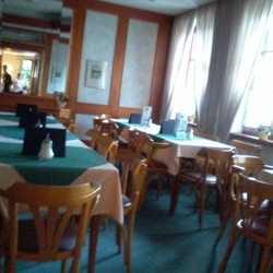 Cafe Hofmark - Drinnen ist es altbacken (Foto: Nebenzimmer)