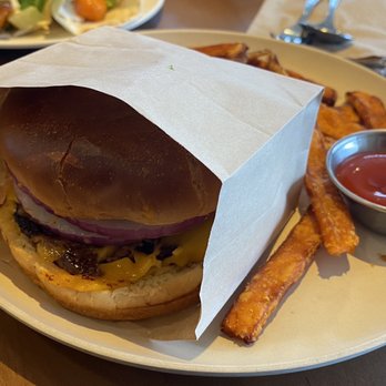 Veggie Grill by Next Level - the vg classic - Vegan Near Me - Long Beach, California
