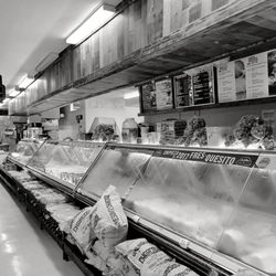 Carniceria El Novillo - Meat counter