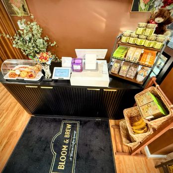 Bloom & Brew - Cash register with impulse buys - Coffee & Tea Near Me - Lake Grove, New York Bloom & Brew - Cash register with impulse buys - Coffee & Tea Near Me - Lake Grove, New York