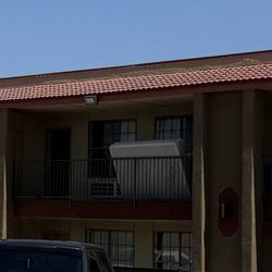 Lovington Inn - Our room was to the left of the mattress against the railing.