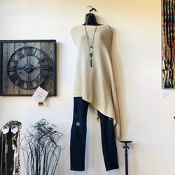Musi's On Main - We consign decor + clothing!