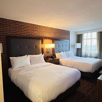 DoubleTree by Hilton Toronto Airport - Hotels Near Me - Toronto, Ontario DoubleTree by Hilton Toronto Airport - Hotels Near Me - Toronto, Ontario