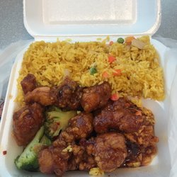 Bamboo Wok - General Tso Chicken Lunch Special.