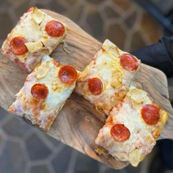 Vino Aromi - Delish pizza - happy hour 330-530pm!