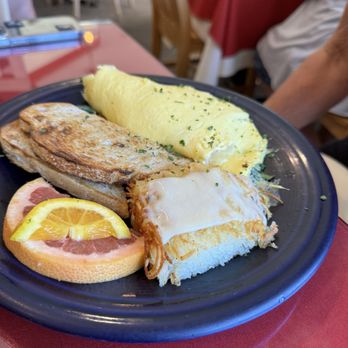 Little Rooster Cafe - Breakfast & Brunch Near Me - Manchester Center, Vermont Little Rooster Cafe - Breakfast & Brunch Near Me - Manchester Center, Vermont