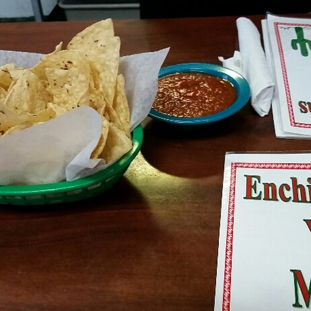Enchiladas Y Mas - chips and salsa - Salad Near Me - Austin, Texas Enchiladas Y Mas - chips and salsa - Salad Near Me - Austin, Texas