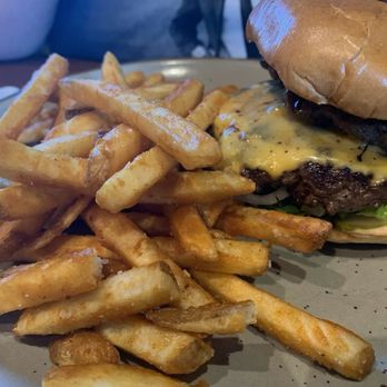 Barrel House Restaurant and Bar - Smash Burger - Whiskey Bars Near Me - Mt. Juliet, Tennessee