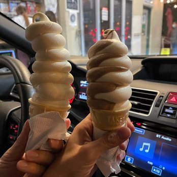 Meadowlark Dairy - Vanilla and vanilla and chocolate - Ice Cream & Frozen Yogurt Near Me - Pleasanton, California Meadowlark Dairy - Vanilla and vanilla and chocolate - Ice Cream & Frozen Yogurt Near Me - Pleasanton, California