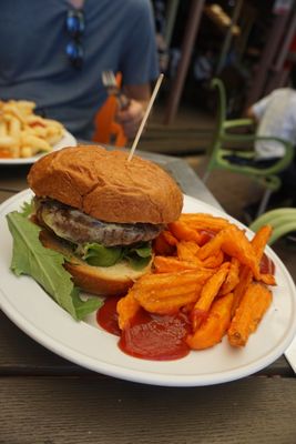 Foxy's Bar & Restaurant Fitzroy Island by null