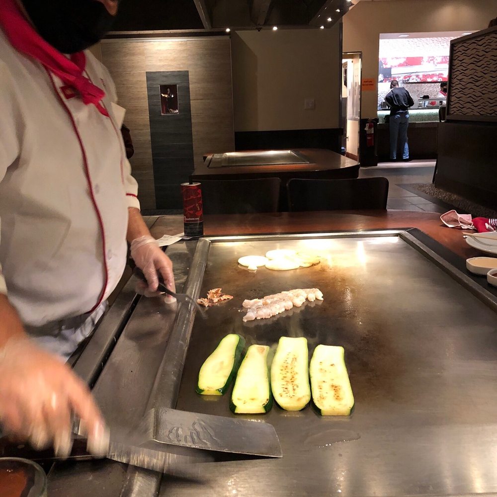 Benihana - Being entertained! - Sushi Bars Near Me - Maple Grove, Minnesota