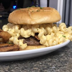 Spencer's Place - Bacon Mac N Cheese Burger