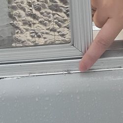 Valhalla Resort - Mold along the seam of the tub