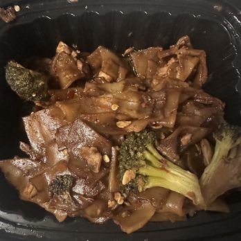 Rice & Noodles - Pad See-Ew with beef - Desserts Near Me - Chicago, Illinois