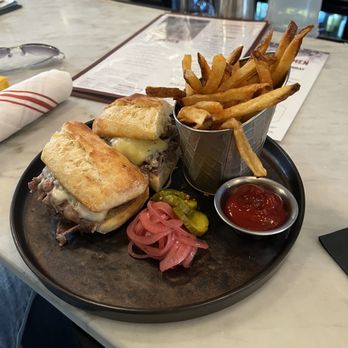 Brickmen Kitchen + Bar - Prime Rib on a garlic baguette, delicious! - Wine Bars Near Me - Kingston, New York