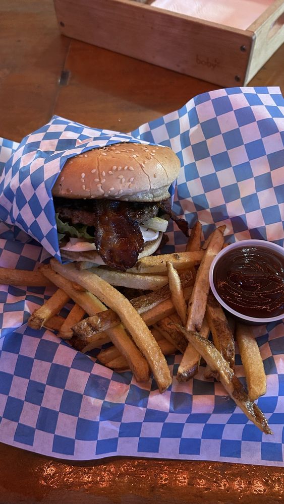 Lone Fir Bar & Grill Logo