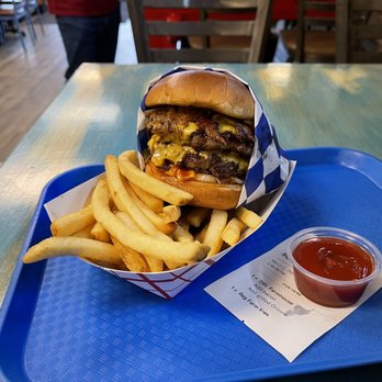 Farmer's Table - Double farmhouse burger with bacon and grilled onions - Burgers Near Me - Smithfield, Virginia Farmer's Table - Double farmhouse burger with bacon and grilled onions - Burgers Near Me - Smithfield, Virginia