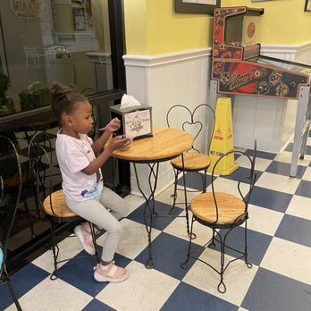 Beth Marie's Old Fashioned Ice Cream - Ice Cream & Frozen Yogurt Near Me - Denton, Texas