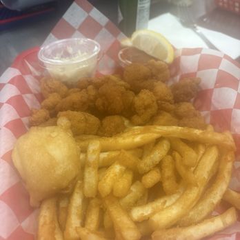 Pub Fish & Chips - Fish n chips and shrimp and chips - Seafood Near Me - Lincoln City, Oregon