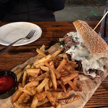 Brick & Brew - Cheesteak - Pizza Near Me - Havertown, Pennsylvania