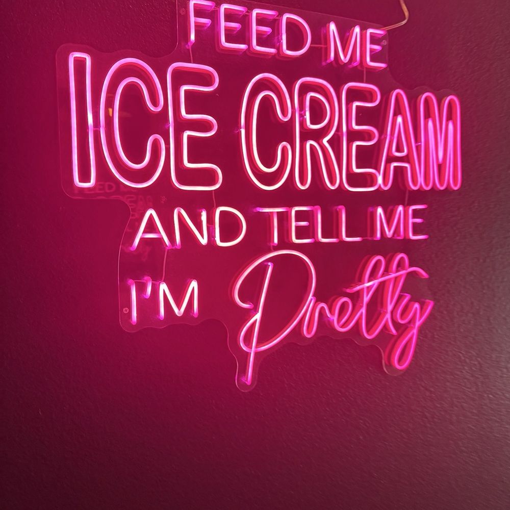 Castle Rock Creamery - Desserts Near Me - Stateline, Nevada