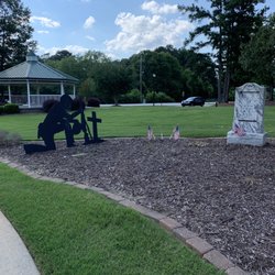 Veteran's Park - Palmetto - Memorial and gazebo