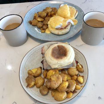 The Cravery - Classic Eggs Benny with House Made Hollandaise Sauce and Smashbrowns.  Breakfast sandwich with bacon and cheese and Smashbrowns. - Barbeque Near Me - Airdrie, Alberta