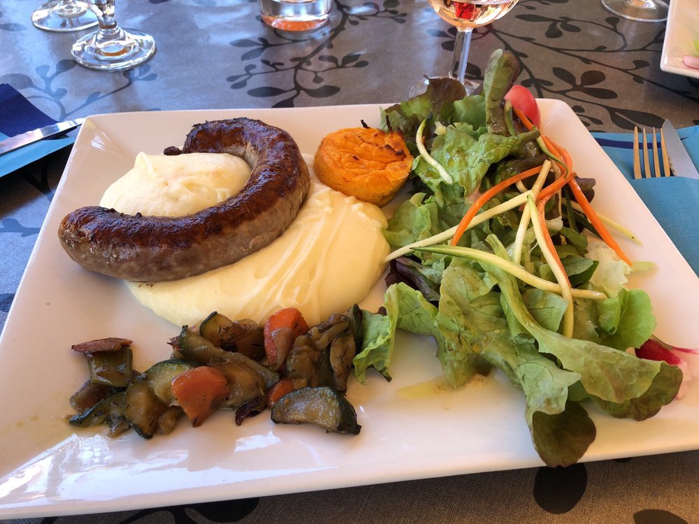 AUBERGE LA CARDABELLE Rue de la Chapelle, Ste Eulalie de Cernon, Aveyron, France French