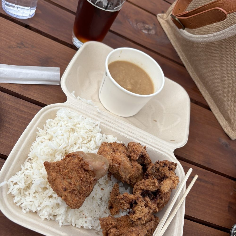 Fried chicken with gravy