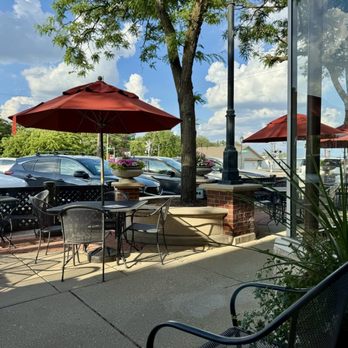 1913 Restaurant & Wine Bar - Outdoor dining - Bars Near Me - Roselle, Illinois
