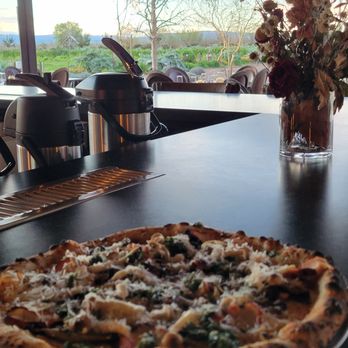 Park Winters Weddings - Fungi pizza amazing - Bed & Breakfast Near Me - Winters, California