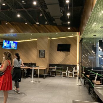 Shake Shack Hudson Yards - Lots of empty space Shake Shack 4th floor for lunch. 09/20/21 - Fast Food Near Me - New York, New York Shake Shack Hudson Yards - Lots of empty space Shake Shack 4th floor for lunch. 09/20/21 - Fast Food Near Me - New York, New York