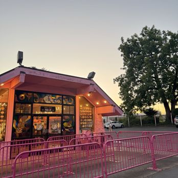 Voodoo Doughnut - Outside - Donuts Near Me - Portland, Oregon