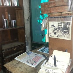 Bazar La Luna - Colgada sobre el armario, la foto del fundador del local