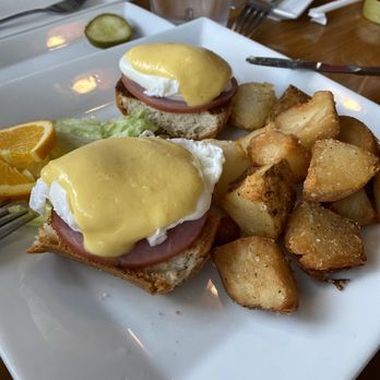 Avocados Restaurant - Gluten Free Eggs Benedict - New American Near Me - Gainesville, Georgia