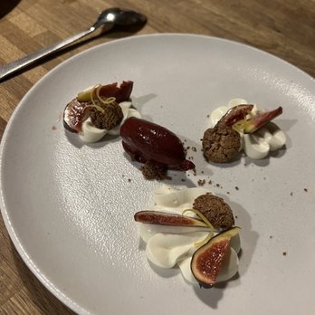 Le Chien de Pavlov - Sorbet, figs, cream and cookie - Bistros Near Me - Bordeaux, 33 Le Chien de Pavlov - Sorbet, figs, cream and cookie - Bistros Near Me - Bordeaux, 33