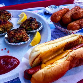 Flo's Luncheonette - American Near Me - Blue Point, New York
