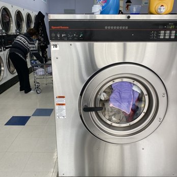 BB's Laundromat 2 - I washed so many blankets in this giant washer! - Laundromat Near Me - El Sobrante, California